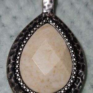 Premier Designs 2 Sided Pendant